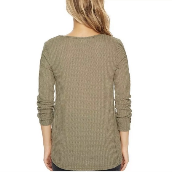 O’Neill Long Sleeve Waffle Knit Top Mickey Green Size Medium NWT - Picture 3 of 13